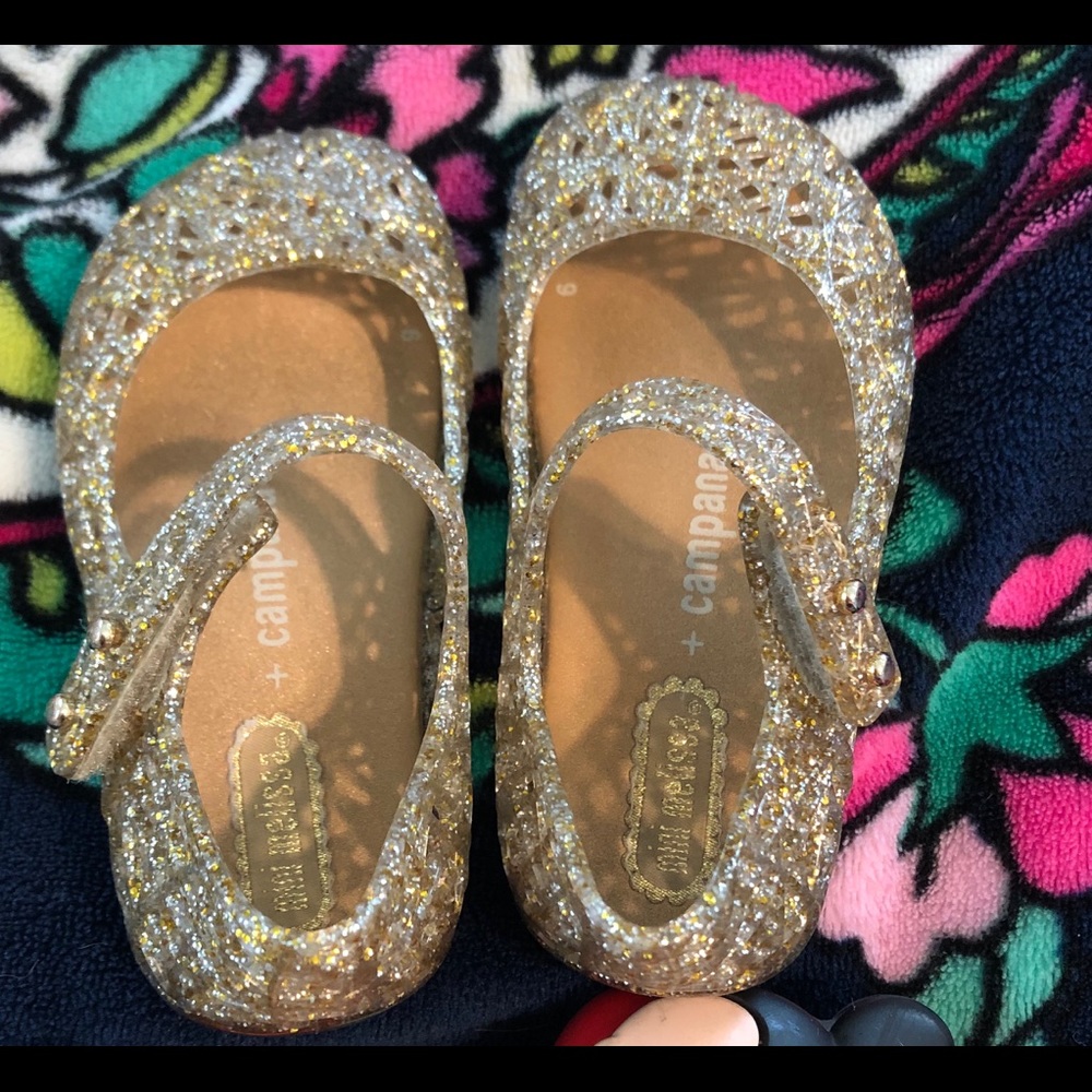 EUC size 6 gold glitter mini-Melissa + campana